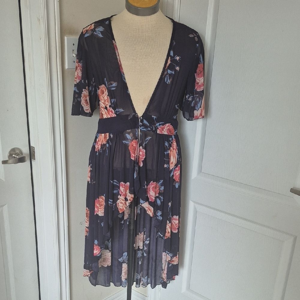 Elegant Floral High-Low Dress - Picture 7 of 16
